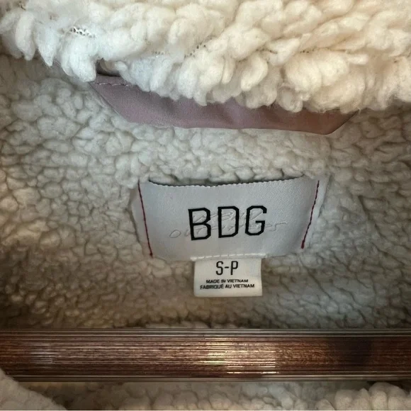 HOT DEAL! BDG sherpa lining puffer jacket, blush pink, cropped, size S - Picture 3 of 17